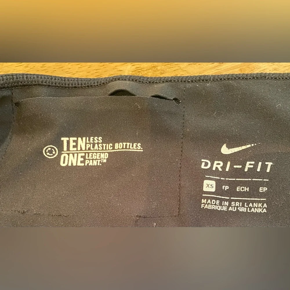 Nike Dri Fit Women’s XS Black 3/4‎ Length Athletic Leggings